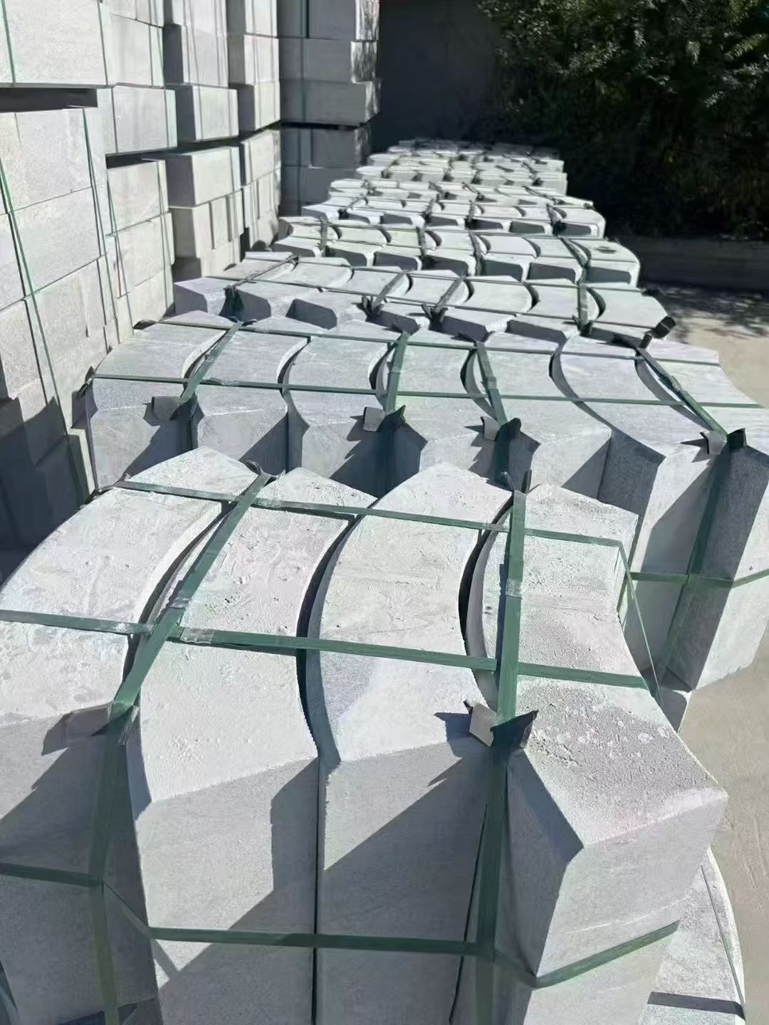 铜仁 芝麻灰弧形路沿石