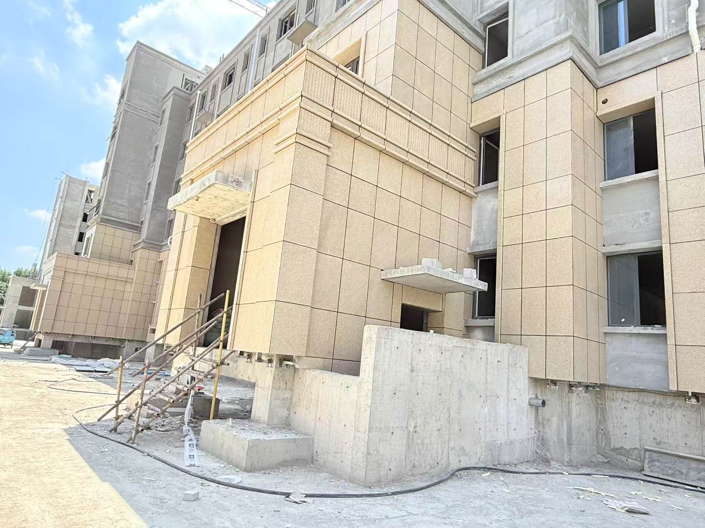 铜仁 黄金麻干挂，工地实拍