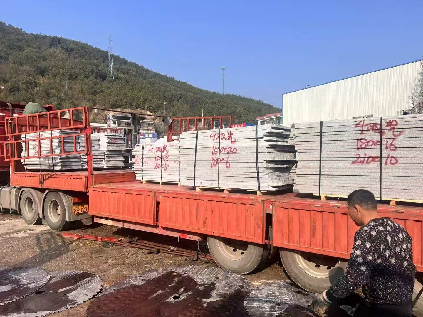 铜仁 芝麻灰花岗岩光面毛板出货日常