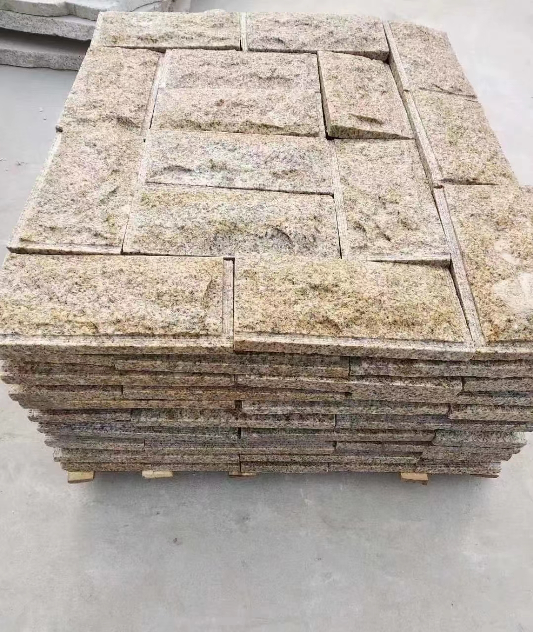 铜仁黄锈石蘑菇石
